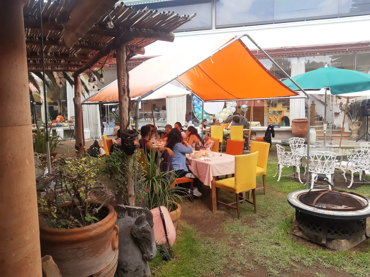 Festejo de cumpleaños en El Gallinero